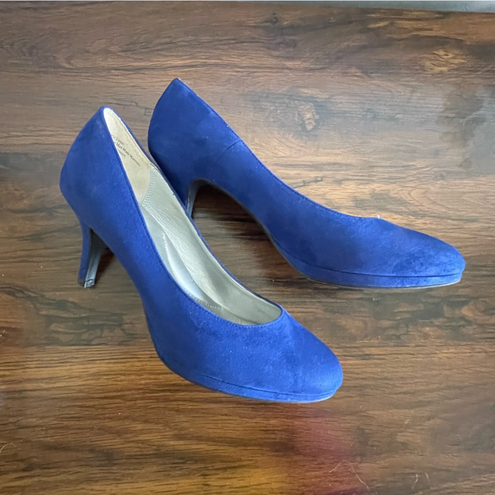 Kelly & Katie Cobalt Blue Faux Suede Round Toe Heel Pumps Size 10